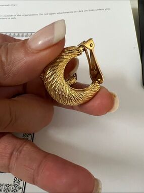 Christian Dior Classic Textured Gold Clip-On Hoop Earring - Women Jewelry